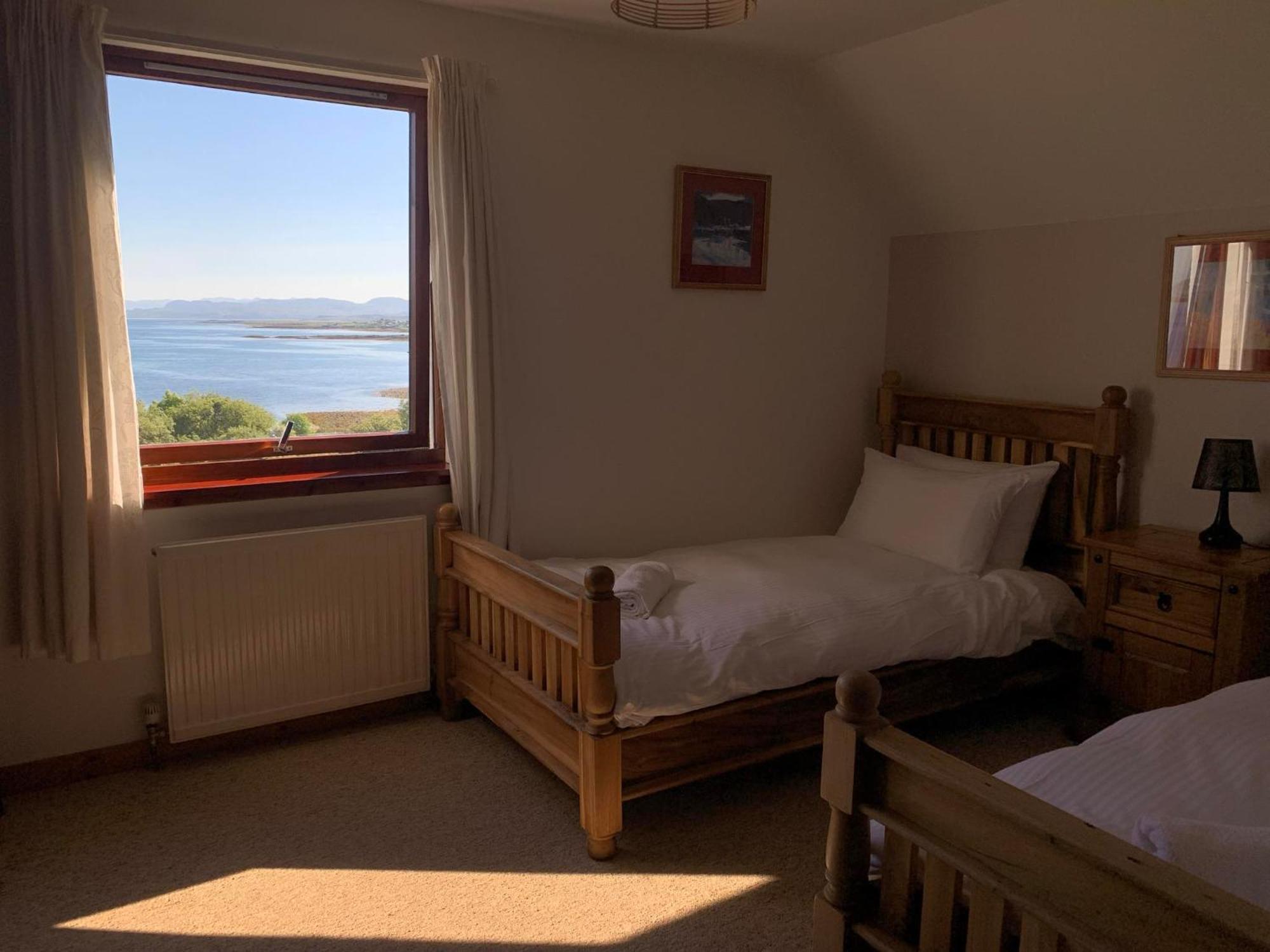 Skye Basecamp Hostel, Broadford Bay, Isle Of Skye Broadford (Isle of Skye) Exterior foto